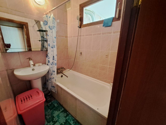 Продам трехкомнатную (3-комн.) квартиру, Железнодорожная ул, 4, Армянск г