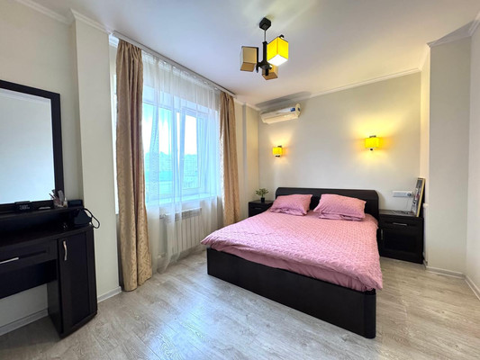 Продам трехкомнатную (3-комн.) квартиру, Комарова б-р, 16/5, Ростов-на-Дону г
