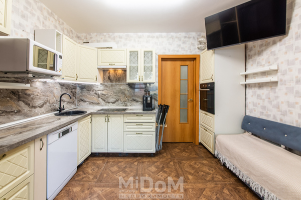 Продам однокомнатную (1-комн.) квартиру, Школьная ул, 6к1, Бугры п