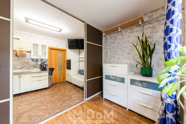 Продам однокомнатную (1-комн.) квартиру, Школьная ул, 6к1, Бугры п