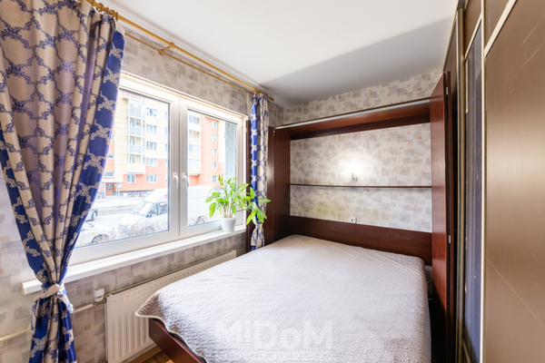 Продам однокомнатную (1-комн.) квартиру, Школьная ул, 6к1, Бугры п