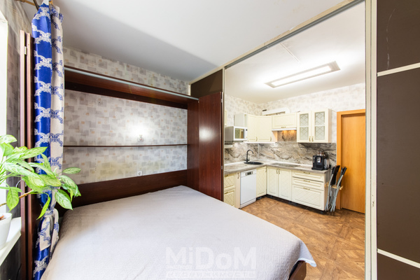 Продам однокомнатную (1-комн.) квартиру, Школьная ул, 6к1, Бугры п