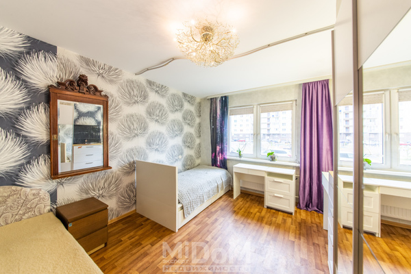 Продам однокомнатную (1-комн.) квартиру, Школьная ул, 6к1, Бугры п