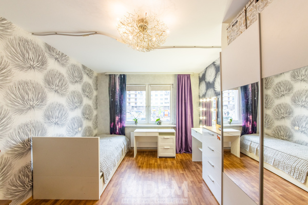 Продам однокомнатную (1-комн.) квартиру, Школьная ул, 6к1, Бугры п