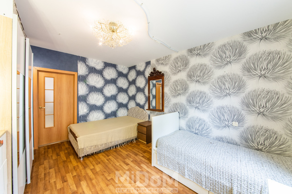 Продам однокомнатную (1-комн.) квартиру, Школьная ул, 6к1, Бугры п