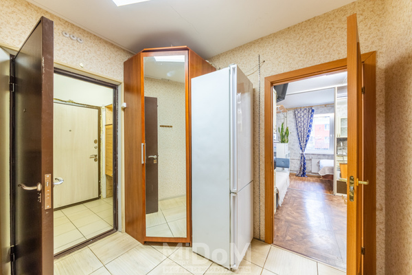 Продам однокомнатную (1-комн.) квартиру, Школьная ул, 6к1, Бугры п