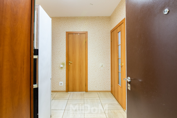 Продам однокомнатную (1-комн.) квартиру, Школьная ул, 6к1, Бугры п