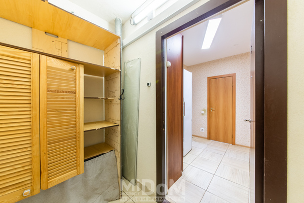 Продам однокомнатную (1-комн.) квартиру, Школьная ул, 6к1, Бугры п