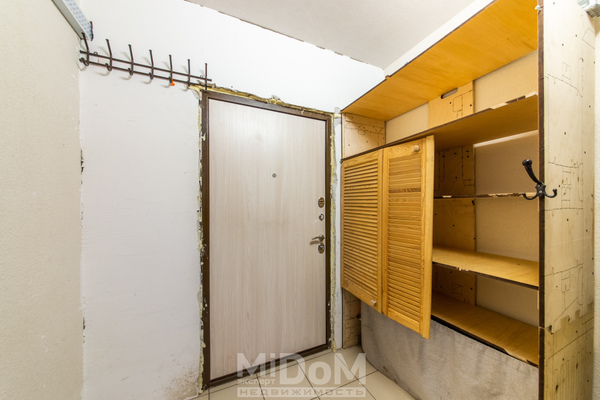 Продам однокомнатную (1-комн.) квартиру, Школьная ул, 6к1, Бугры п