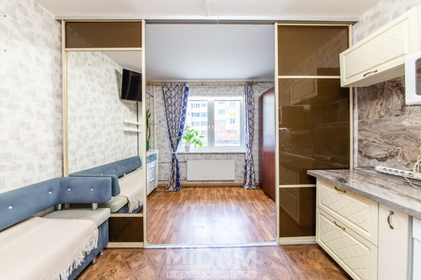 Продам однокомнатную (1-комн.) квартиру, Школьная ул, 6к1, Бугры п