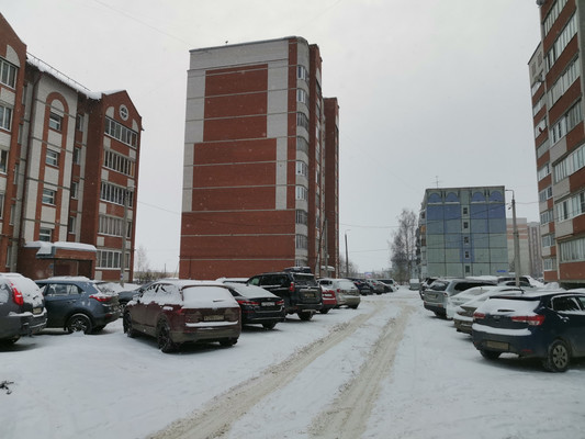 Продам двухкомнатную (2-комн.) квартиру, Сысольское ш, 72/2, Сыктывкар г