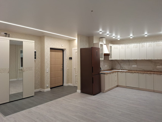 Продам трехкомнатную (3-комн.) квартиру, Альберта Камалеева пр-кт, 32кб, Казань г