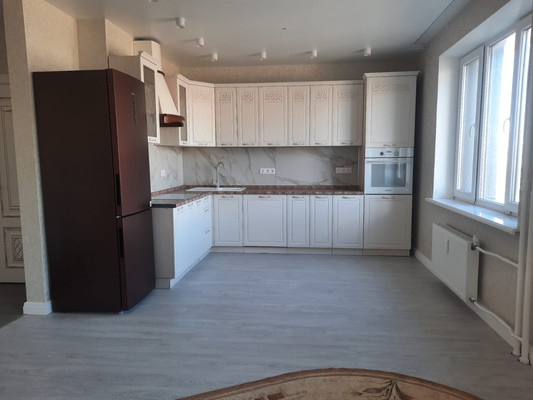 Продам трехкомнатную (3-комн.) квартиру, Альберта Камалеева пр-кт, 32кб, Казань г