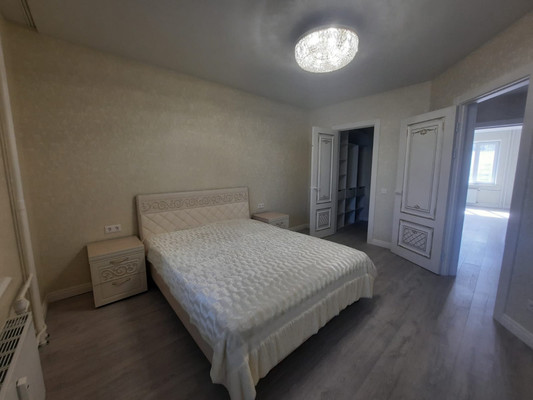 Продам трехкомнатную (3-комн.) квартиру, Альберта Камалеева пр-кт, 32кб, Казань г