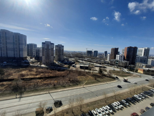 Продам трехкомнатную (3-комн.) квартиру, Альберта Камалеева пр-кт, 32кб, Казань г