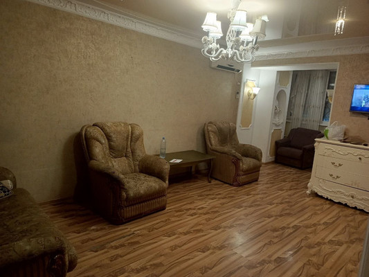 Продам трехкомнатную (3-комн.) квартиру, 60 лет Октября ул, 11, Симферополь г