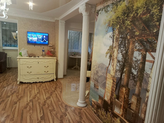 Продам трехкомнатную (3-комн.) квартиру, 60 лет Октября ул, 11, Симферополь г