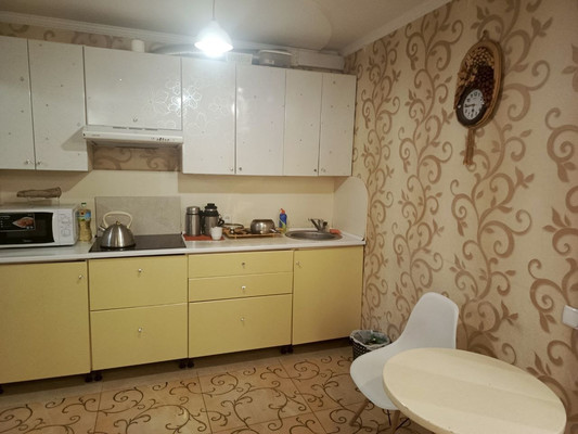 Продам трехкомнатную (3-комн.) квартиру, 60 лет Октября ул, 11, Симферополь г