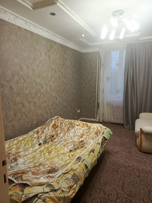 Продам трехкомнатную (3-комн.) квартиру, 60 лет Октября ул, 11, Симферополь г