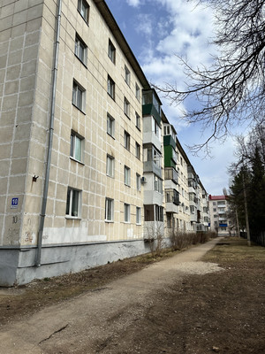 Продам двухкомнатную (2-комн.) квартиру, 35-й мкр, 10, Октябрьский г