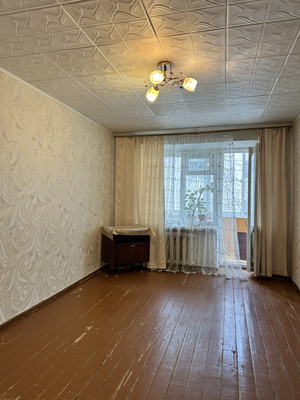 Продам двухкомнатную (2-комн.) квартиру, 35-й мкр, 10, Октябрьский г