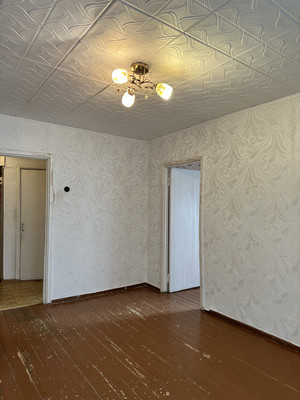 Продам двухкомнатную (2-комн.) квартиру, 35-й мкр, 10, Октябрьский г