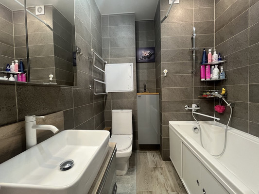 Продам трехкомнатную (3-комн.) квартиру, Лунная (Западный мкр.) ул, 31к1, Домодедово г