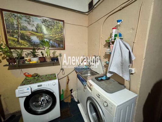 Продам комнату в 4-комн. квартире, Рыбацкая ул, 5, Санкт-Петербург г