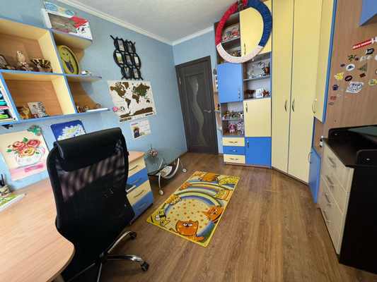 Продам трехкомнатную (3-комн.) квартиру, Зорге ул, 62, Ростов-на-Дону г