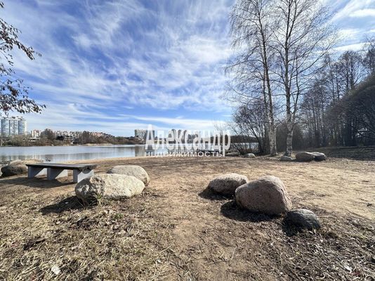 Продам трехкомнатную (3-комн.) квартиру, Береговая ул, 28к4, Колпино г