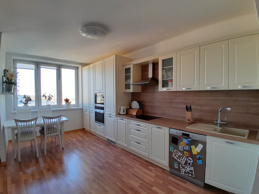Продам трехкомнатную (3-комн.) квартиру, Водоемная ул, 80/2, Екатеринбург г