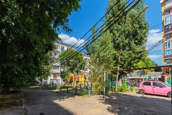 Продам двухкомнатную (2-комн.) квартиру, им. Чапаева ул, 92, Краснодар г