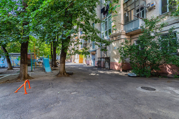 Продам двухкомнатную (2-комн.) квартиру, им. Чапаева ул, 92, Краснодар г