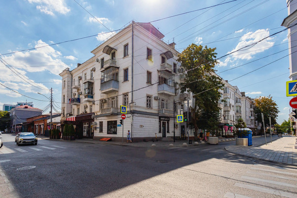 Продам двухкомнатную (2-комн.) квартиру, им. Чапаева ул, 92, Краснодар г