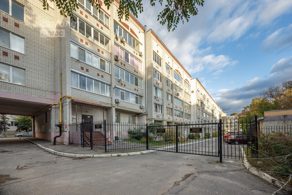 Продам трехкомнатную (3-комн.) квартиру, Фокина ул, 49, Брянск г