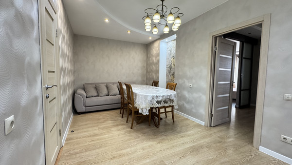 Продам трехкомнатную (3-комн.) квартиру, Белобородова ул, 8/4, Иркутск г
