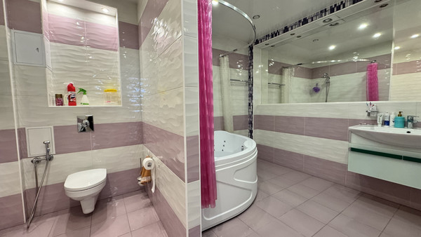Продам трехкомнатную (3-комн.) квартиру, Белобородова ул, 8/4, Иркутск г