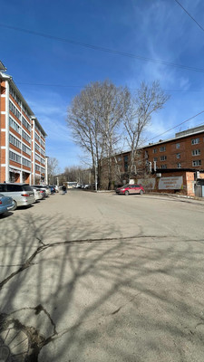 Продам трехкомнатную (3-комн.) квартиру, Белобородова ул, 8/4, Иркутск г