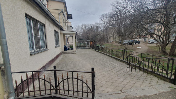 Продам трехкомнатную (3-комн.) квартиру, Ватутина ул, 10, Нальчик г