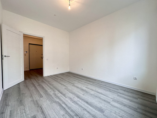 Продам двухкомнатную (2-комн.) квартиру, Первых ул, 4к5, Новосаратовка д