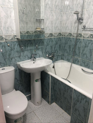 Продам трехкомнатную (3-комн.) квартиру, Батурина ул, 44, Симферополь г