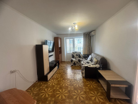 Продам трехкомнатную (3-комн.) квартиру, Дорожная ул, 9, Мирное с