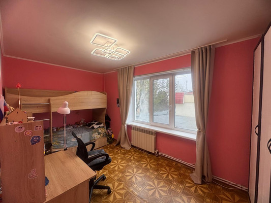 Продам трехкомнатную (3-комн.) квартиру, Дорожная ул, 9, Мирное с