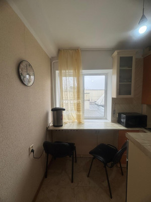 Продам трехкомнатную (3-комн.) квартиру, Дорожная ул, 9, Мирное с