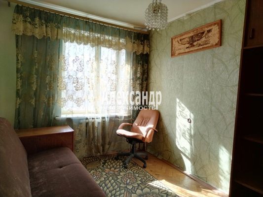 Продам двухкомнатную (2-комн.) квартиру, Кингисеппское ш, 8, Красное Село г
