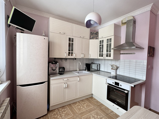 Продам трехкомнатную (3-комн.) квартиру, Молодежная ул, 27, Речицы с