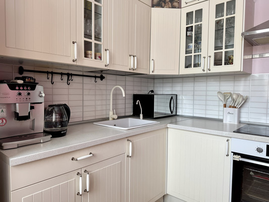 Продам трехкомнатную (3-комн.) квартиру, Молодежная ул, 27, Речицы с