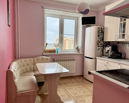 Продам трехкомнатную (3-комн.) квартиру, Молодежная ул, 27, Речицы с