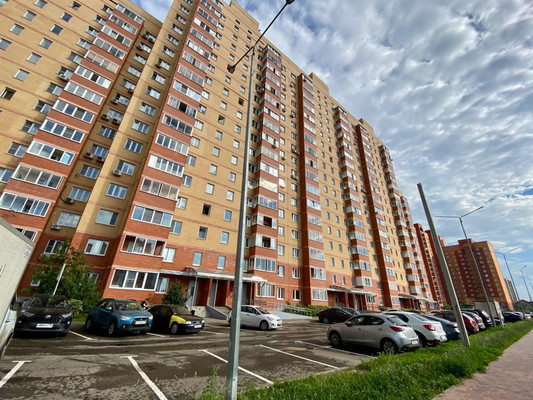 Продам трехкомнатную (3-комн.) квартиру, Молодежная ул, 27, Речицы с