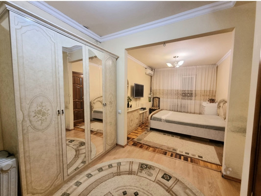 Продам многокомнатную квартиру, Калинина ул, 250Аа, Нальчик г